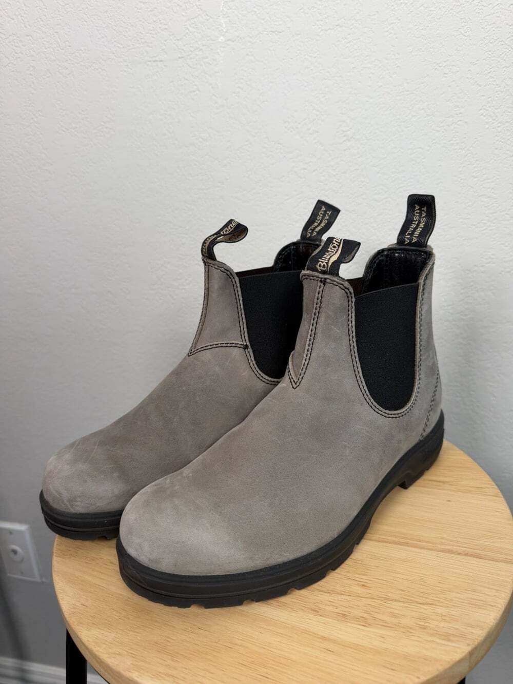 Blundstone Originals #2407 Chelsea Boots in Steel Grey suede women’s size 9